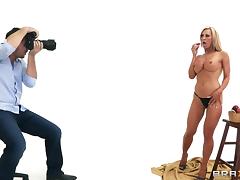 Fake-boobed blonde milf Amber Lynn seduces a photographer & fucks him tube porn video