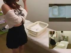 Japanese sex vid shows a masseuse giving a handjob tube porn video