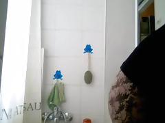 sous la douche! tube porn video