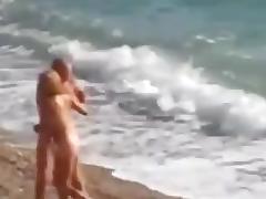 Hidden cam video with a mature amateur couple banging on a beach tube porn video