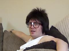 Nerdy looking dude licking a chubby girl's pussy and gets a blowjob tube porn video