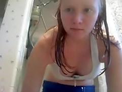 Redhead girl shaves her pussy under the shower tube porn video