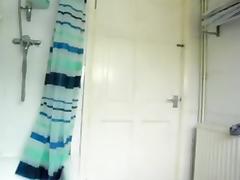 Big booty brunette makes a sextape in the shower tube porn video