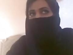 Arab Women In Hijab Showing Her Titties tube porn video