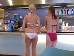 2 Maedels im Schwimmbad tube porn video