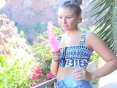 Poolside masturbation brings the sexy Melissa all that she needs tube porn video