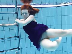 Russian redhead babe displaying her shaved pussy when swimming tube porn video