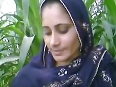 Village aunty in fields tube porn video