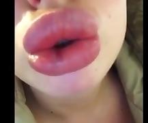 Big bimbo lips tube porn video