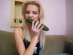 Teen beauty plays with a cucumber tube porn video