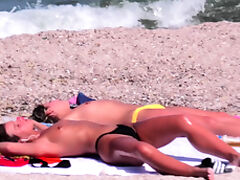 Big Tits Sexy Topless Babes Close-Up Voyeur At Beach tube porn video