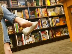 candid shoeplay library tube porn video