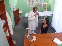 Vanessa Tiger spreads her legs during the doctors appointment tube porn video