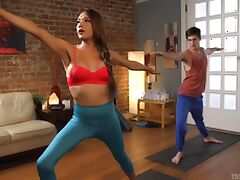 After yoga class tranny Jessica Fox fucks her handsome partner tube porn video
