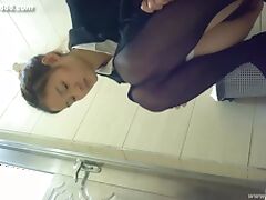 chinese girls go to toilet.121 tube porn video