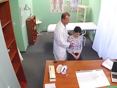 Lady D gets naked for the exam bu her doctor had a different idea tube porn video