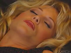 Amateur blonde MILF Missy enjoys having her pussy licked and fucked tube porn video