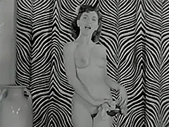 Naked Brunette Dances for Audience 1950 tube porn video