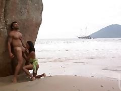 Private fuck on the beach tube porn video
