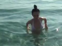 Amateur babe gets picked up for sex at the beach tube porn video