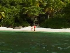 Ian Scott fucks Loureen Kiss and Mia Stone on the beach tube porn video