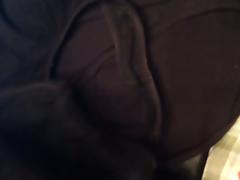Un amico di xhamster sborra sulle mutande di mia suocera tube porn video