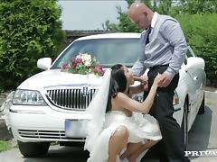 Limo driver bangs Victoria Blaze on the way to wedding tube porn video
