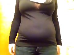 BBW Squeezes Fat Belly Into Jeans tube porn video