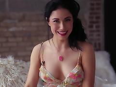 Lana James shows off her big boobs so sexy tube porn video