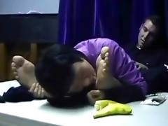 Chinese milf worships male feet tube porn video