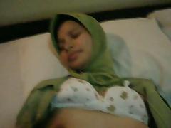 indonesian-jilbab entot di hotel tube porn video