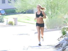 Sporty hottie Melissa demonstrates her nice body in the street tube porn video