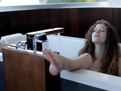 Warm solo in the tub along Vanessa tube porn video