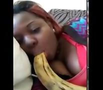 I rub my ebony bun with a banana tube porn video